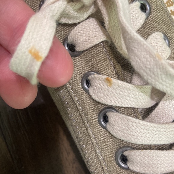 Taos star khaki wash canvas sneaker size 8 some spots on the left shoelace - Picture 11 of 17